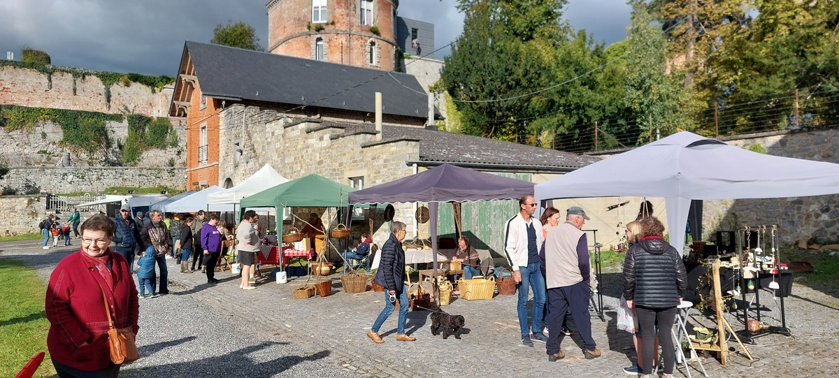 Marché artisanal et travail du bois